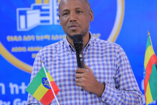 የቢሮው አመራሮችና ሰራተኞች 18ኛውን የሰንደቅ ዓላማ ቀን‹‹ ሠንደቅ ዓላማችን ለኢትዮጵያ ታላቅ የከፍታ ዘመን ብሥራት፣ ለብሔራዊ አንድነታችን፣ ለሉዓላዊነታችንና ለኢትዮጲያ ሕዳሴ›› በሚል መረ ቃል አከበሩ፡፡